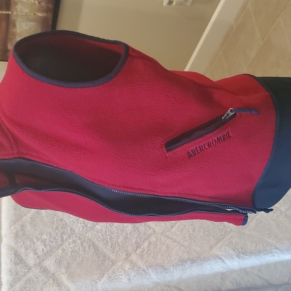 Abercrombie And Fitch fleece vest - Picture 3 of 5